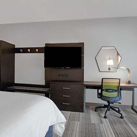 Holiday Inn Express - Milwaukee Downtown By Ihg Exterior photo