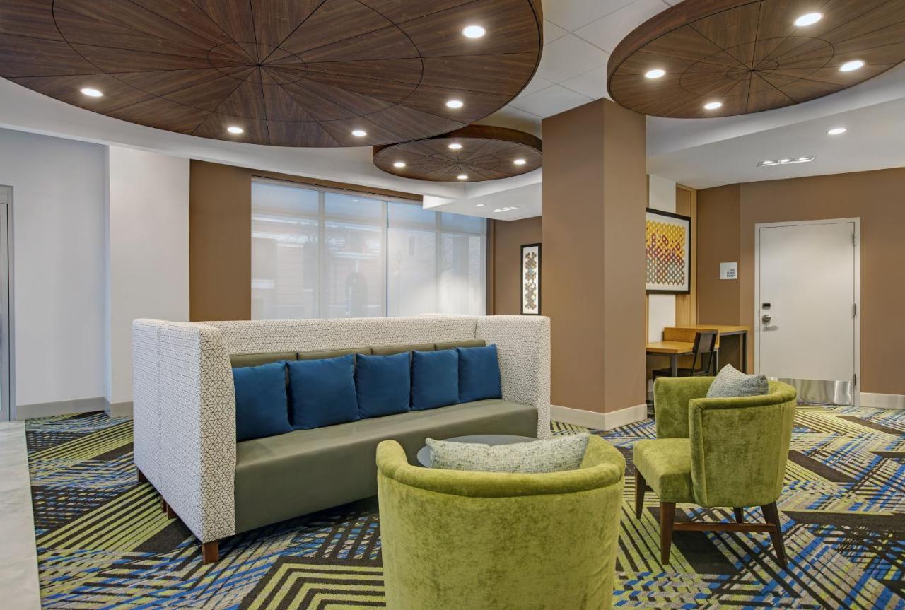 Holiday Inn Express - Milwaukee Downtown By Ihg Exterior photo