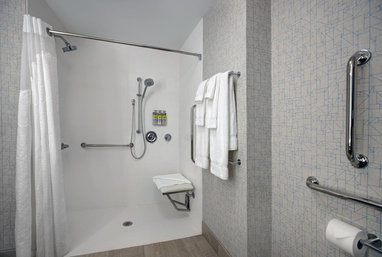 Holiday Inn Express - Milwaukee Downtown By Ihg Exterior photo