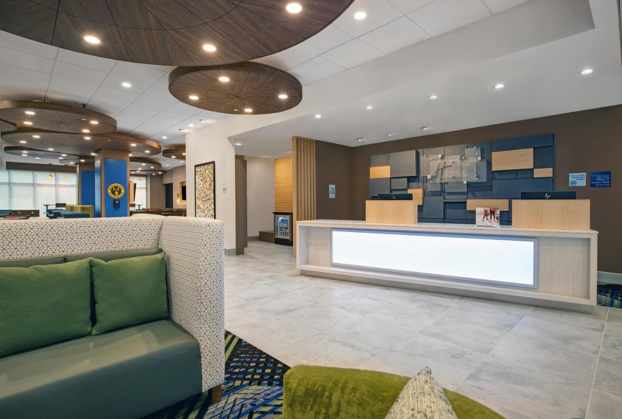 Holiday Inn Express - Milwaukee Downtown By Ihg Exterior photo
