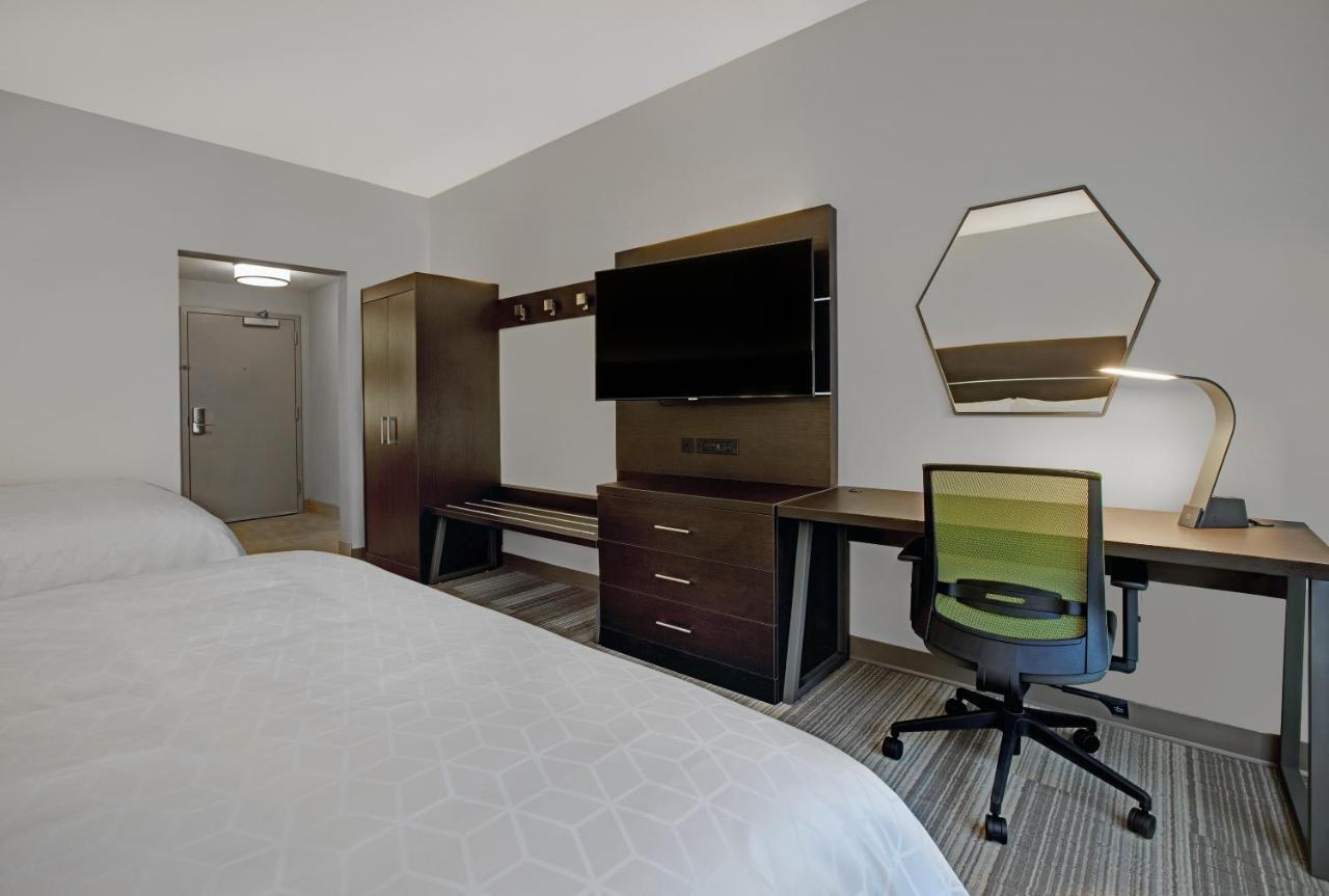 Holiday Inn Express - Milwaukee Downtown By Ihg Exterior photo