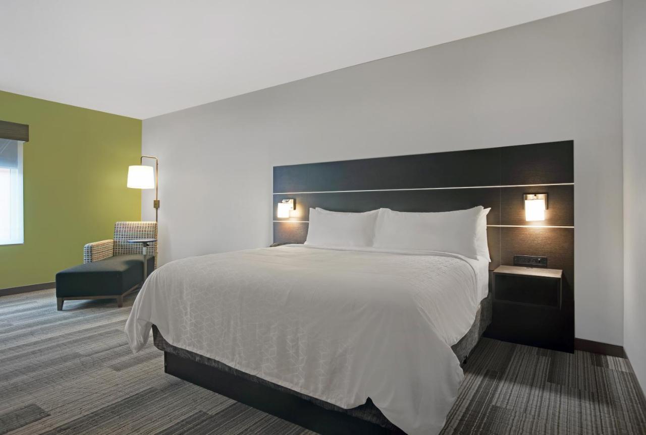 Holiday Inn Express - Milwaukee Downtown By Ihg Exterior photo