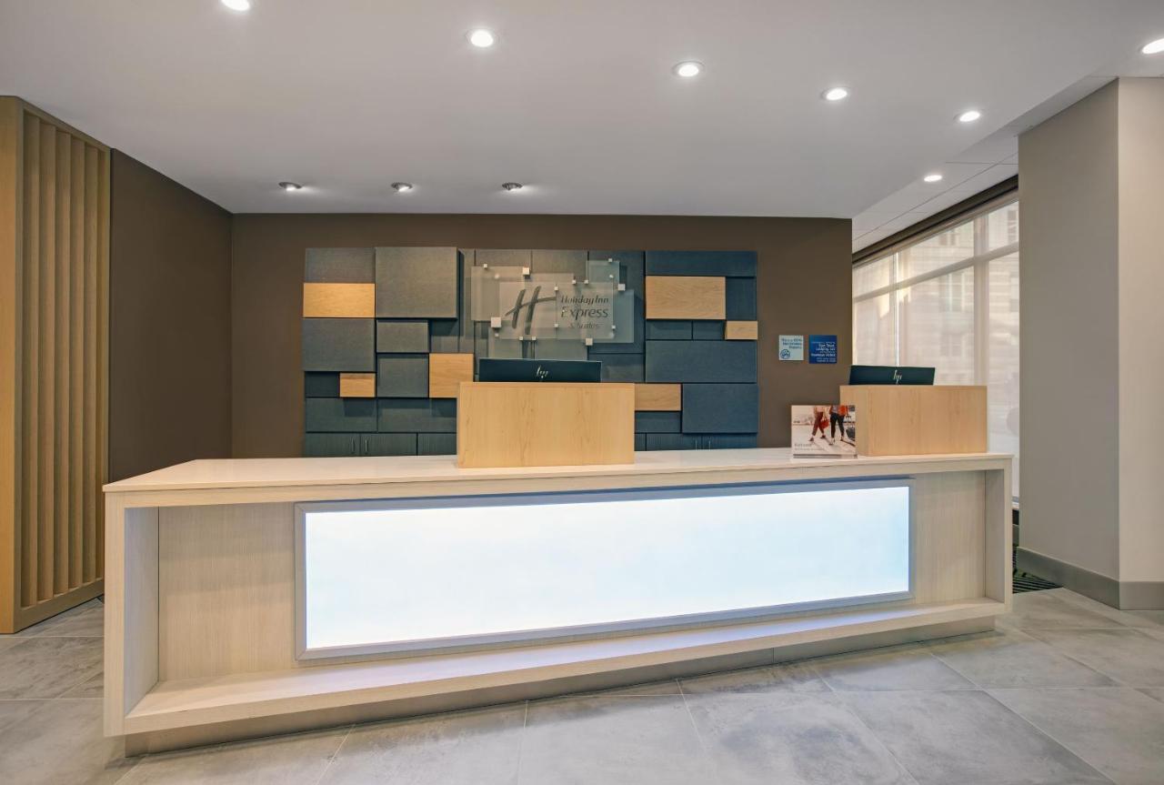 Holiday Inn Express - Milwaukee Downtown By Ihg Exterior photo
