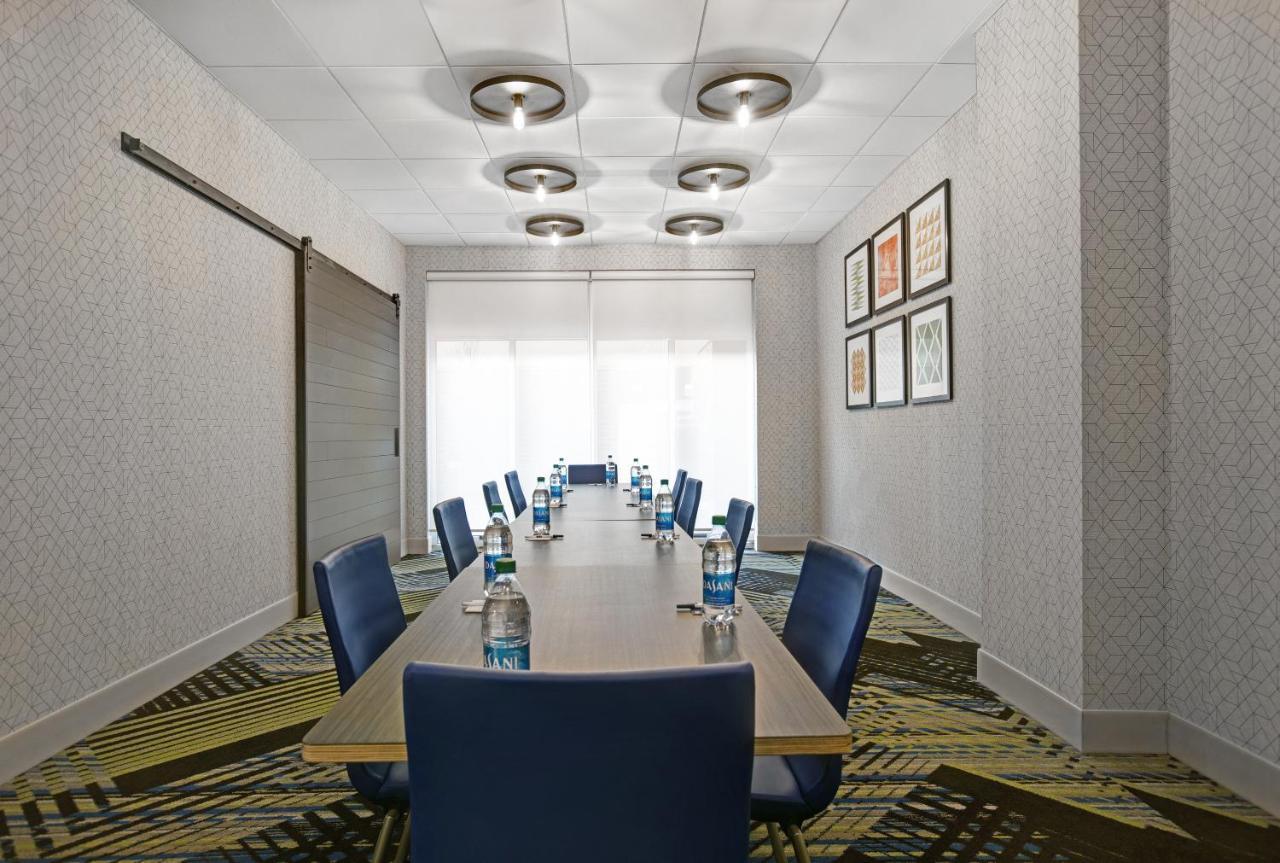 Holiday Inn Express - Milwaukee Downtown By Ihg Exterior photo