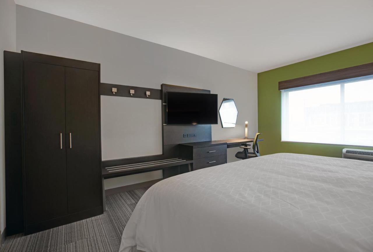 Holiday Inn Express - Milwaukee Downtown By Ihg Exterior photo